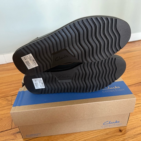 NWT Clarks Black Loafers with Glossy Chain Accent - Picture 5 of 16